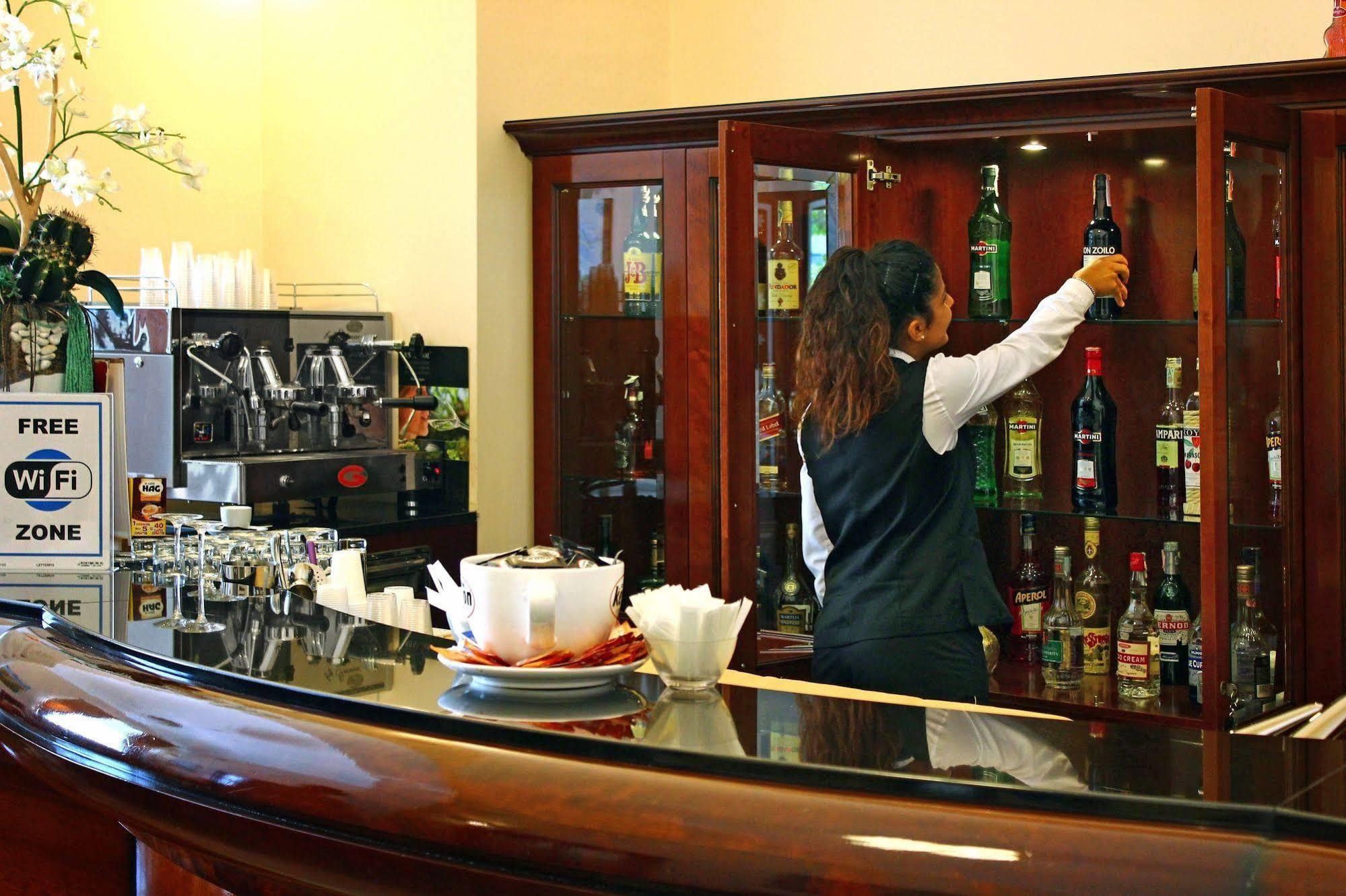 那不勒斯里奇米尼商务酒店 外观 照片